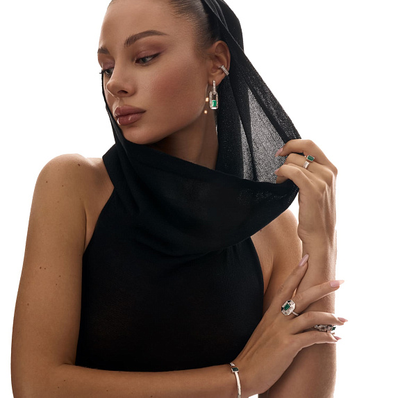 Жесткий серебряный браслет HARMONY с зеленым агатом и фианитами Miestilo