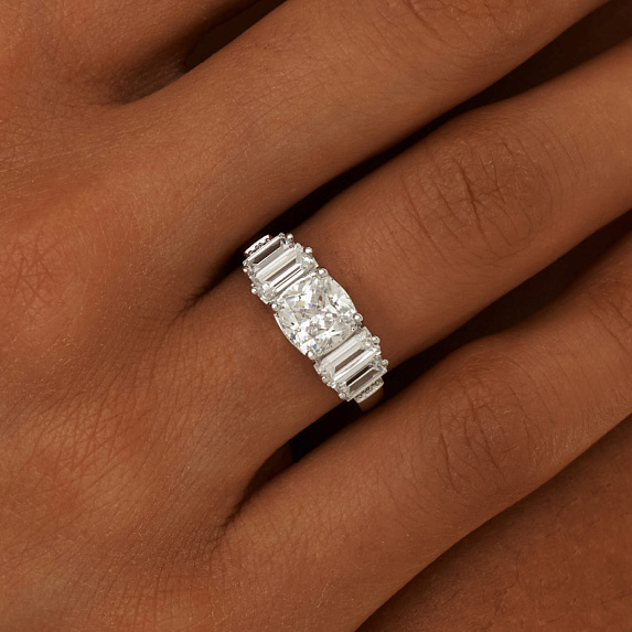 Серебряное кольцо с фианитами Baguette Miestilo