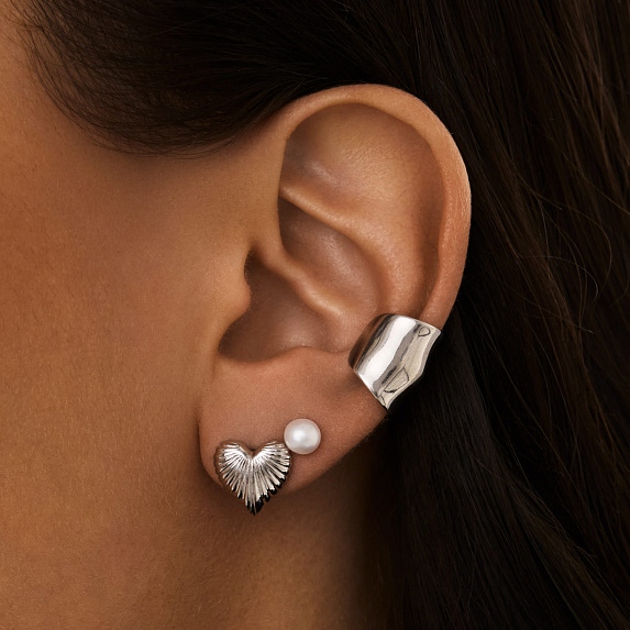 Серебряные серьги в форме фактурного сердца Miestilo
